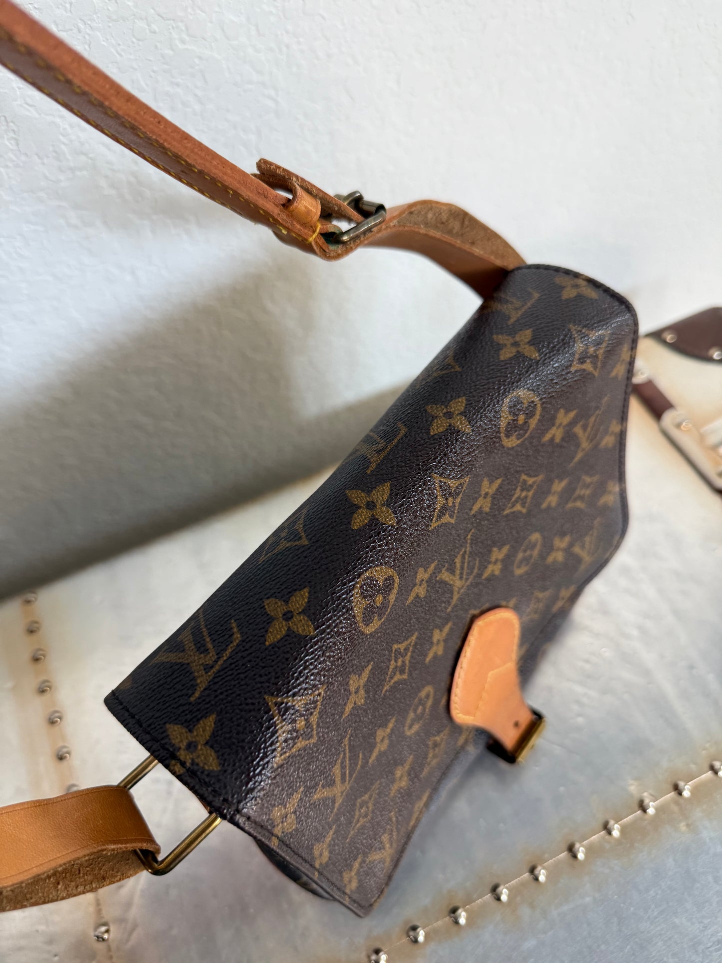 Pre-owned Louis Vuitton Cartouchiere MM Monogram Shoulder / Crossbody Bag