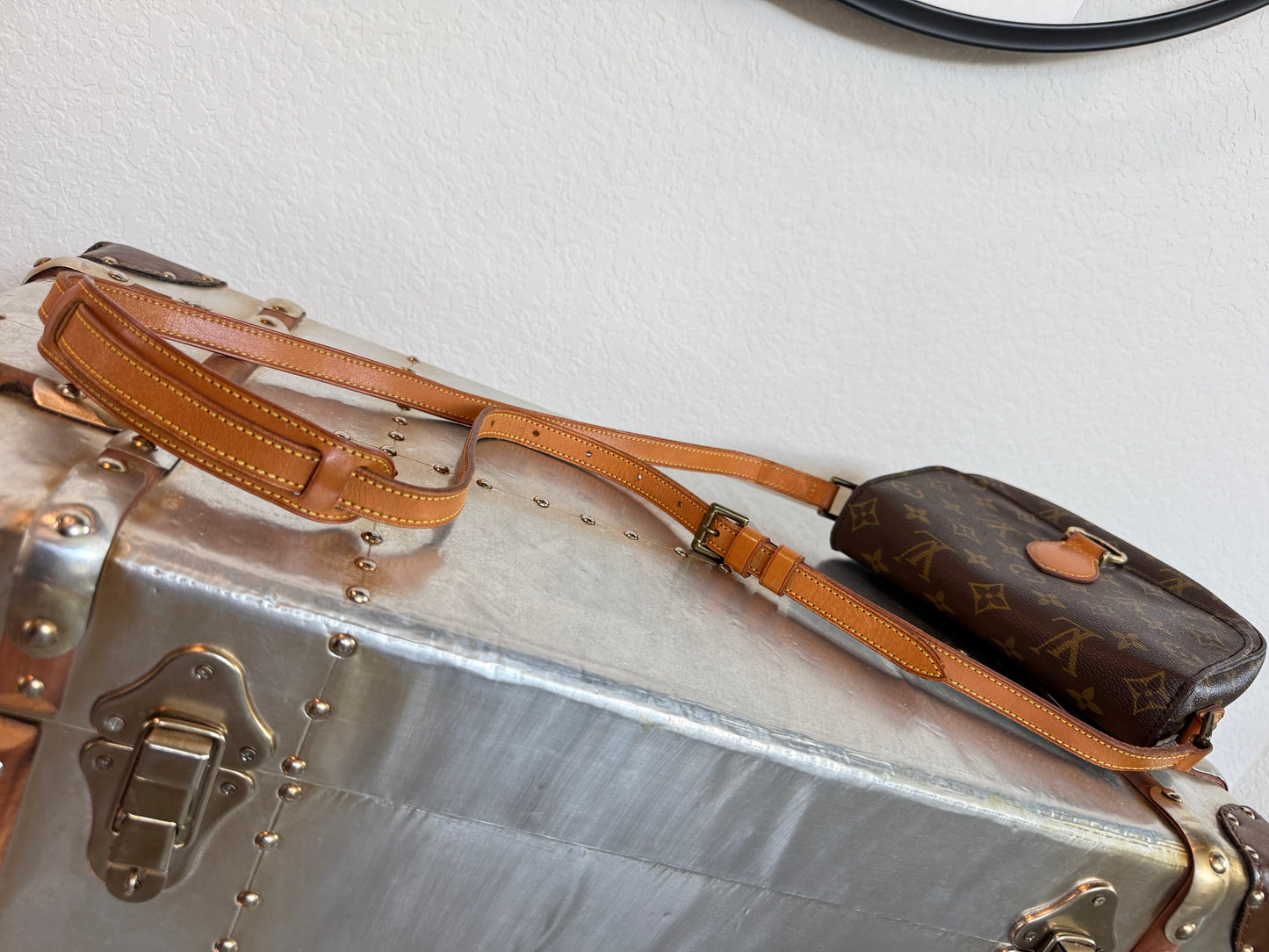 Pre-owned Authentic Louis Vuitton Saint Cloud MM Monogram Shoulder / Crossbody Bag