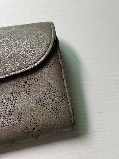 Pre-owned Authentic Louis Vuitton Mahina Amelia long Wallet