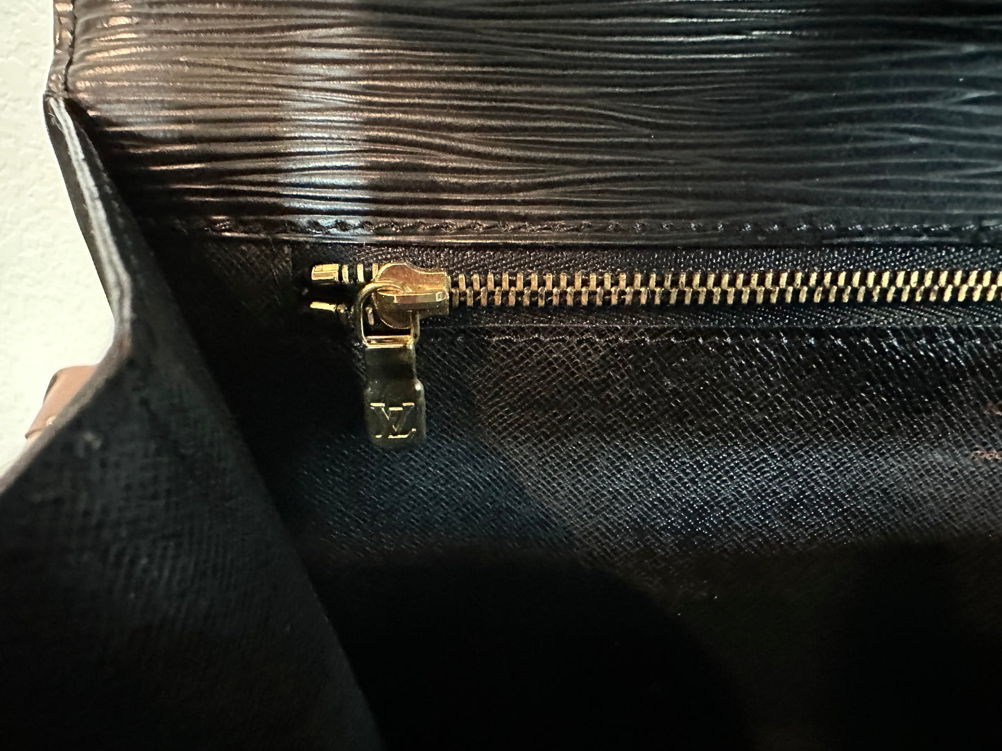 Pre-owned Authentic Louis Vuitton Monceau Epi Black Shoulder / Crossbody Bag