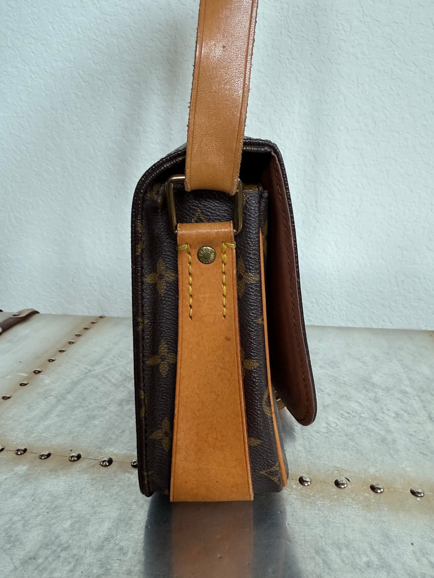 Pre-owned Louis Vuitton Cartouchiere MM Monogram Shoulder / Crossbody Bag