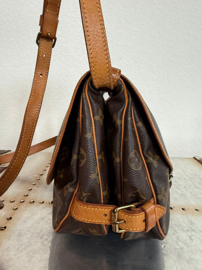 Pre-owned Authentic Louis Vuitton Saumur 30 Monogram Crossbody Bag