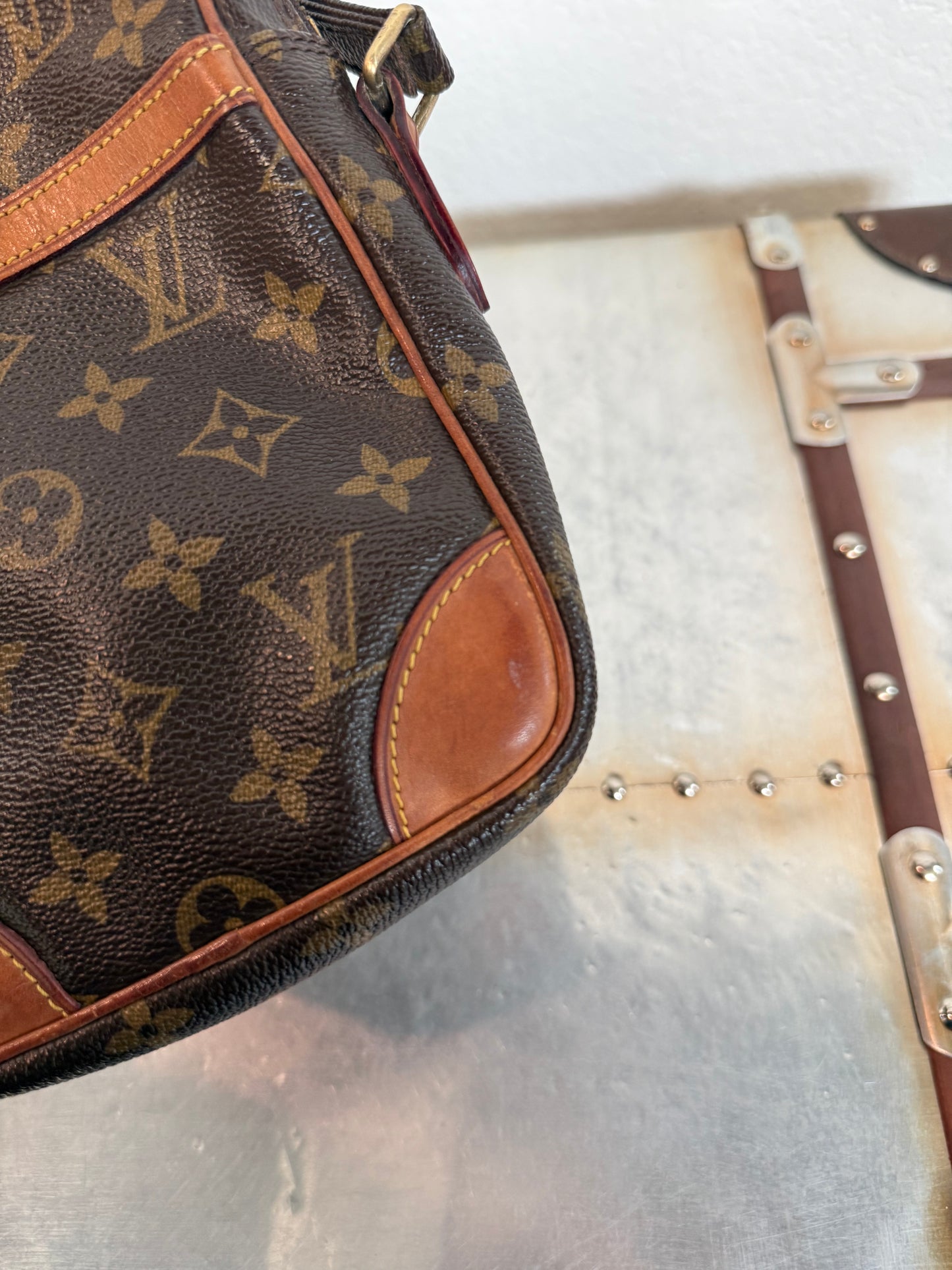 Pre-owned Authentic Louis Vuitton Danube Monogram Crossbody Bag