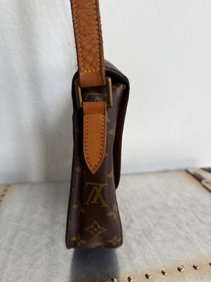 Pre-owned Authentic Louis Vuitton Saint Cloud GM Monogram Crossbody Bag