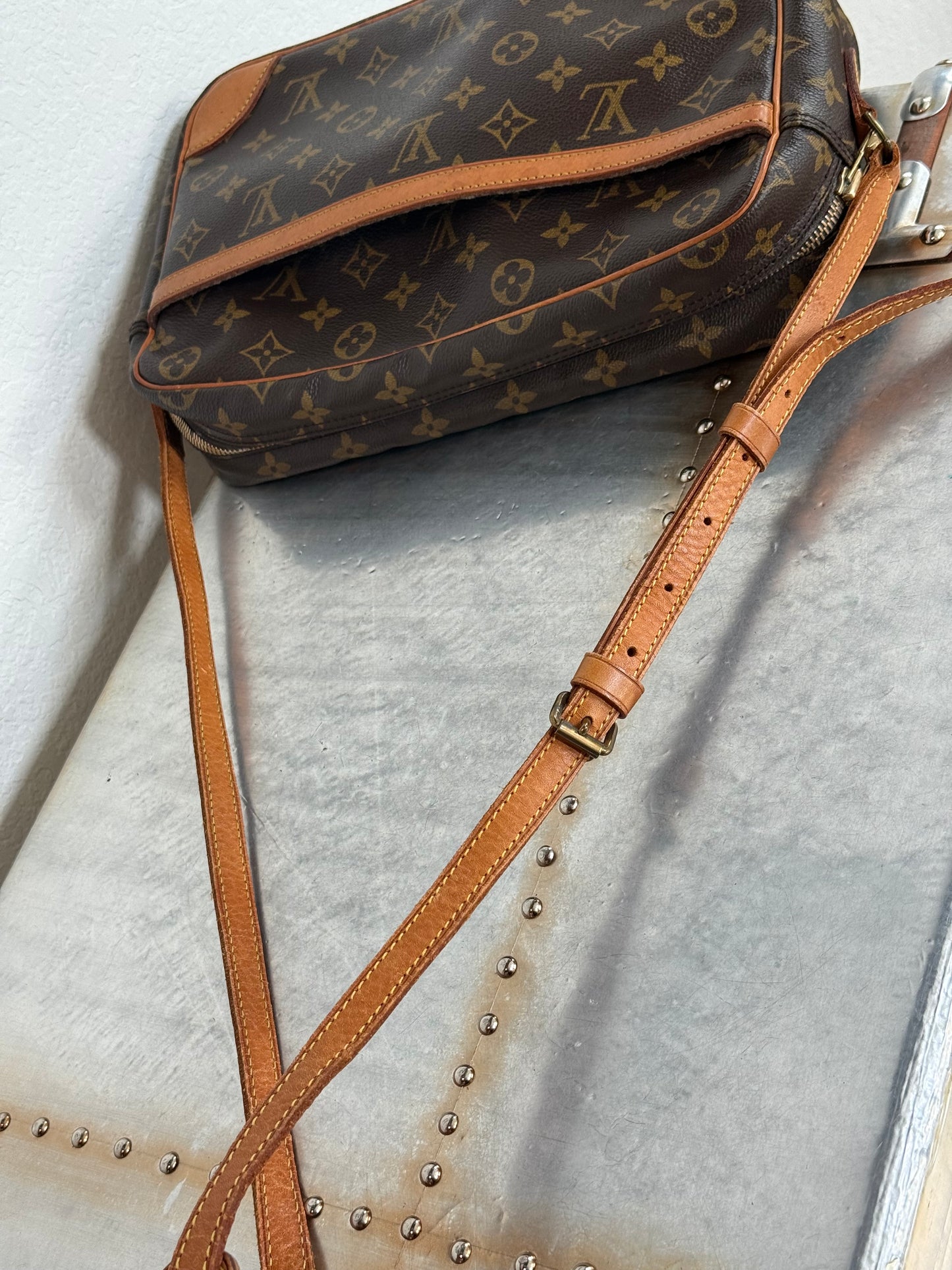 Pre-owned Louis Vuitton Trocadero 30 Monogram Shoulder / Crossbody Bag