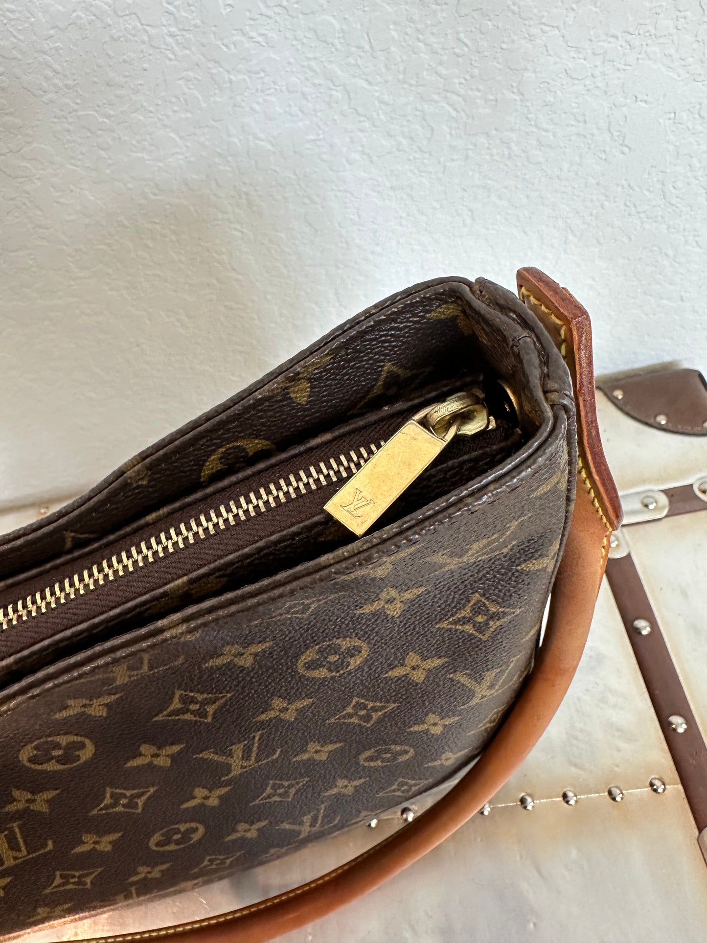 Pre-owned Authentic Louis Vuitton Looping GM Monogram Shoulder Bag