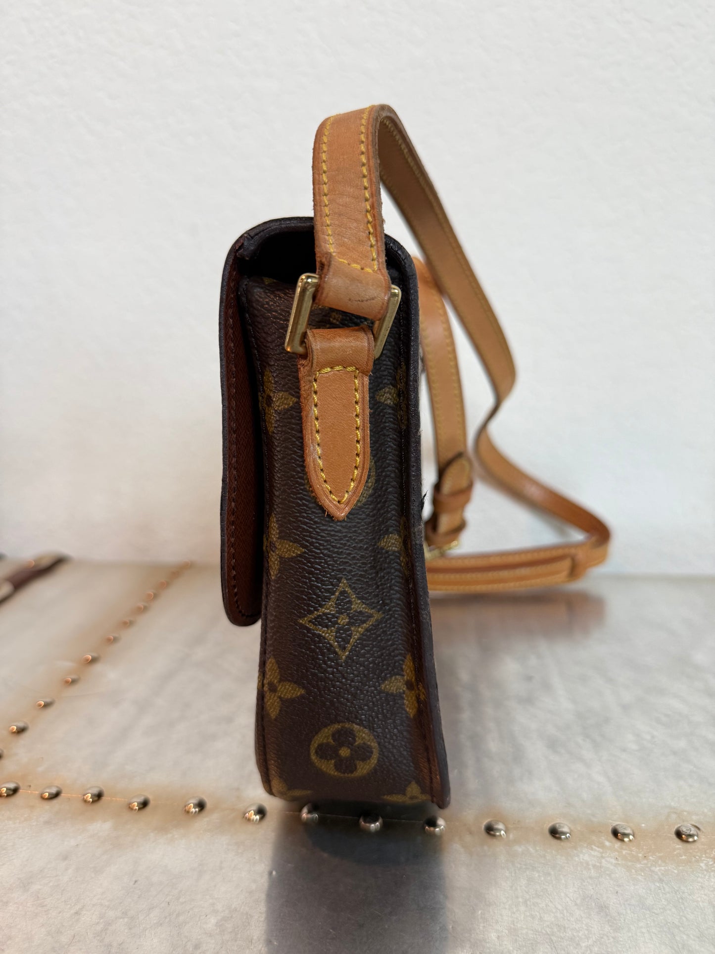 Pre-owned Authentic Louis Vuitton Saint Cloud MM Monogram Crossbody Bag