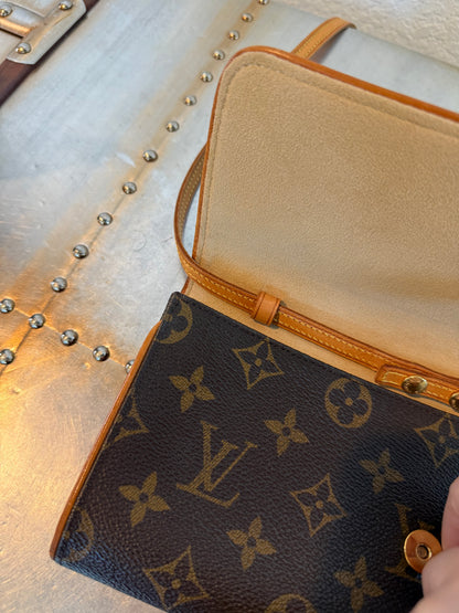 Pre-owned Authentic Louis Vuitton Pochette Twin GM Monogram Shoulder Bag