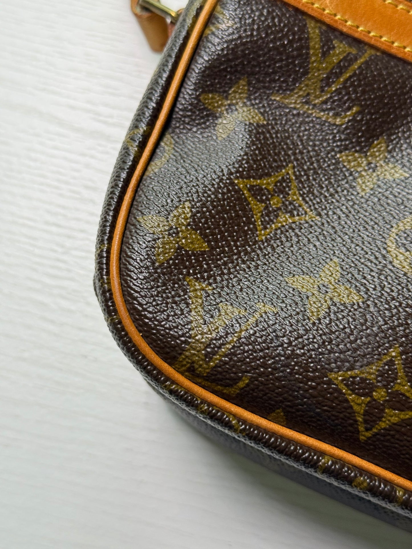 Pre-owned Authentic Louis Vuitton Senlis Monogram Crossbody /Shoulder Bag