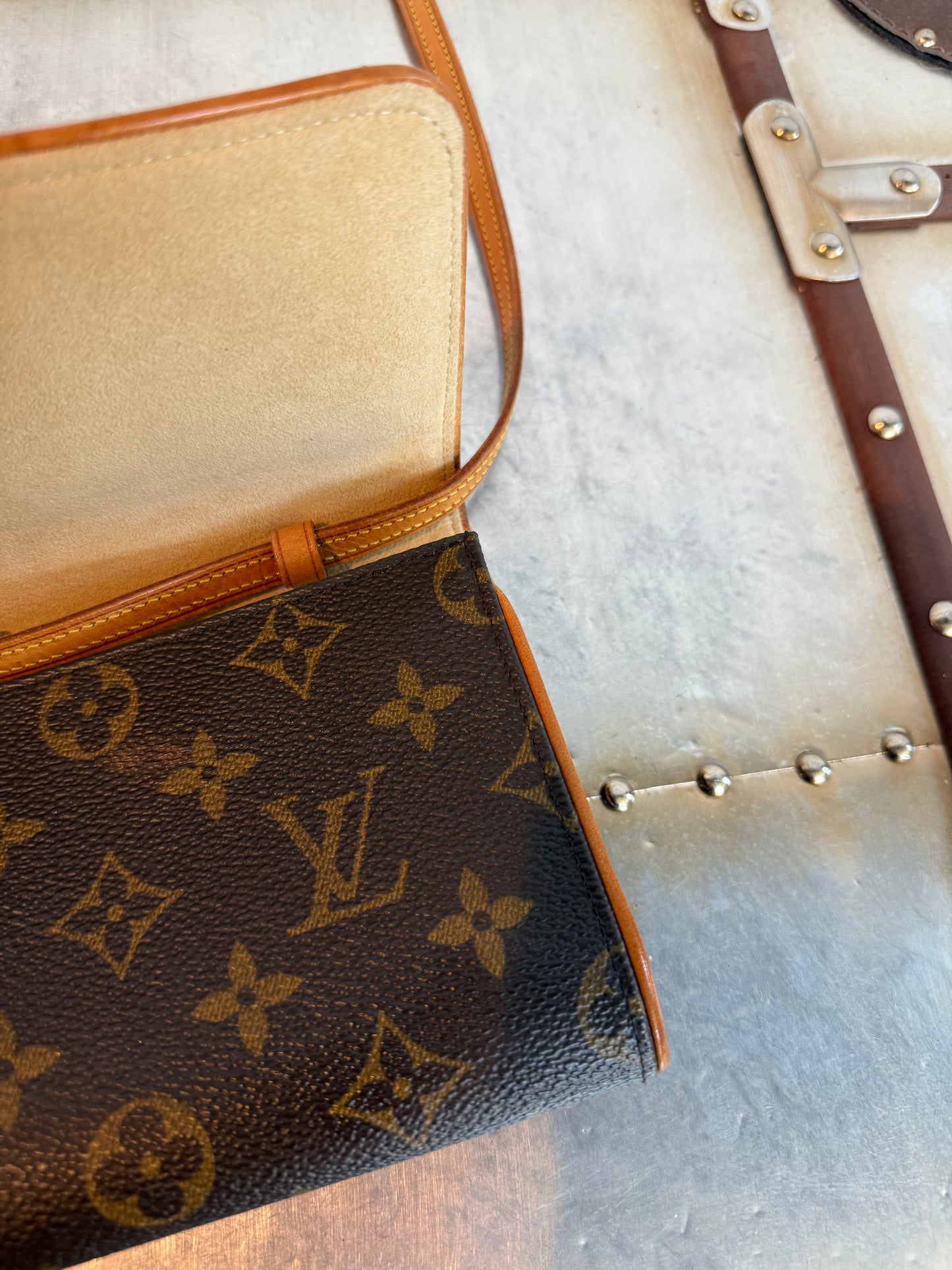Pre-owned Authentic Louis Vuitton Pochette Twin GM Monogram Shoulder Bag