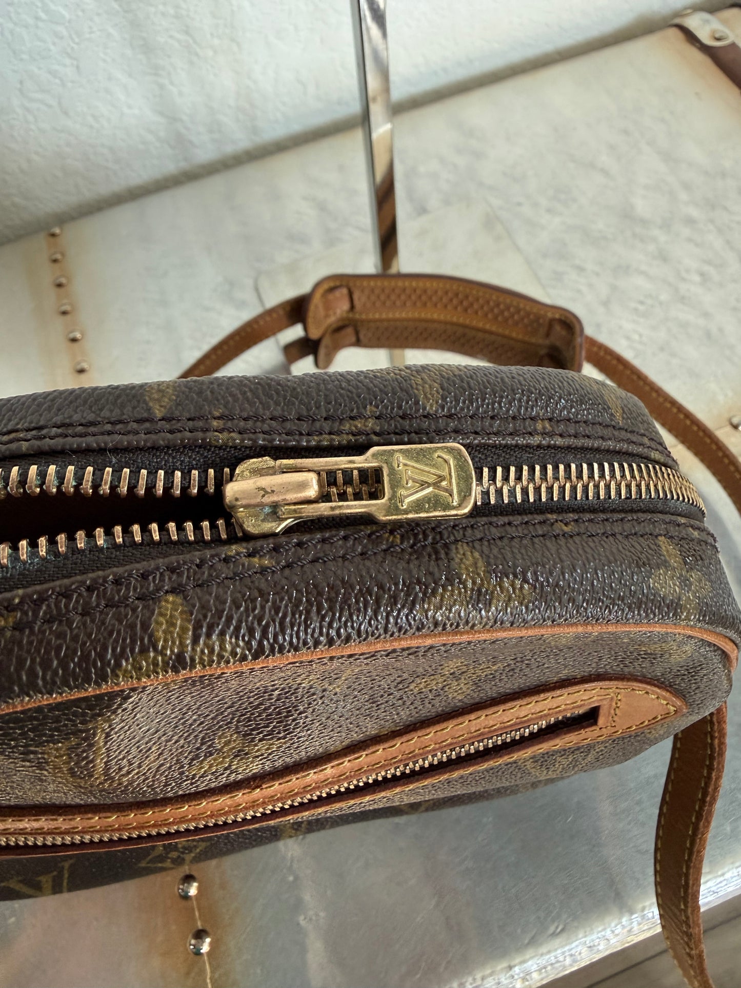 Pre-owned Authentic Louis Vuitton Senlis Monogram Crossbody /Shoulder Bag