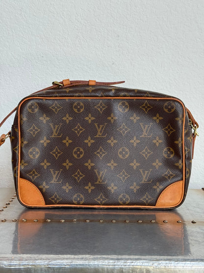 Pre-owned Louis Vuitton Trocadero 30 Monogram Shoulder / Crossbody Bag