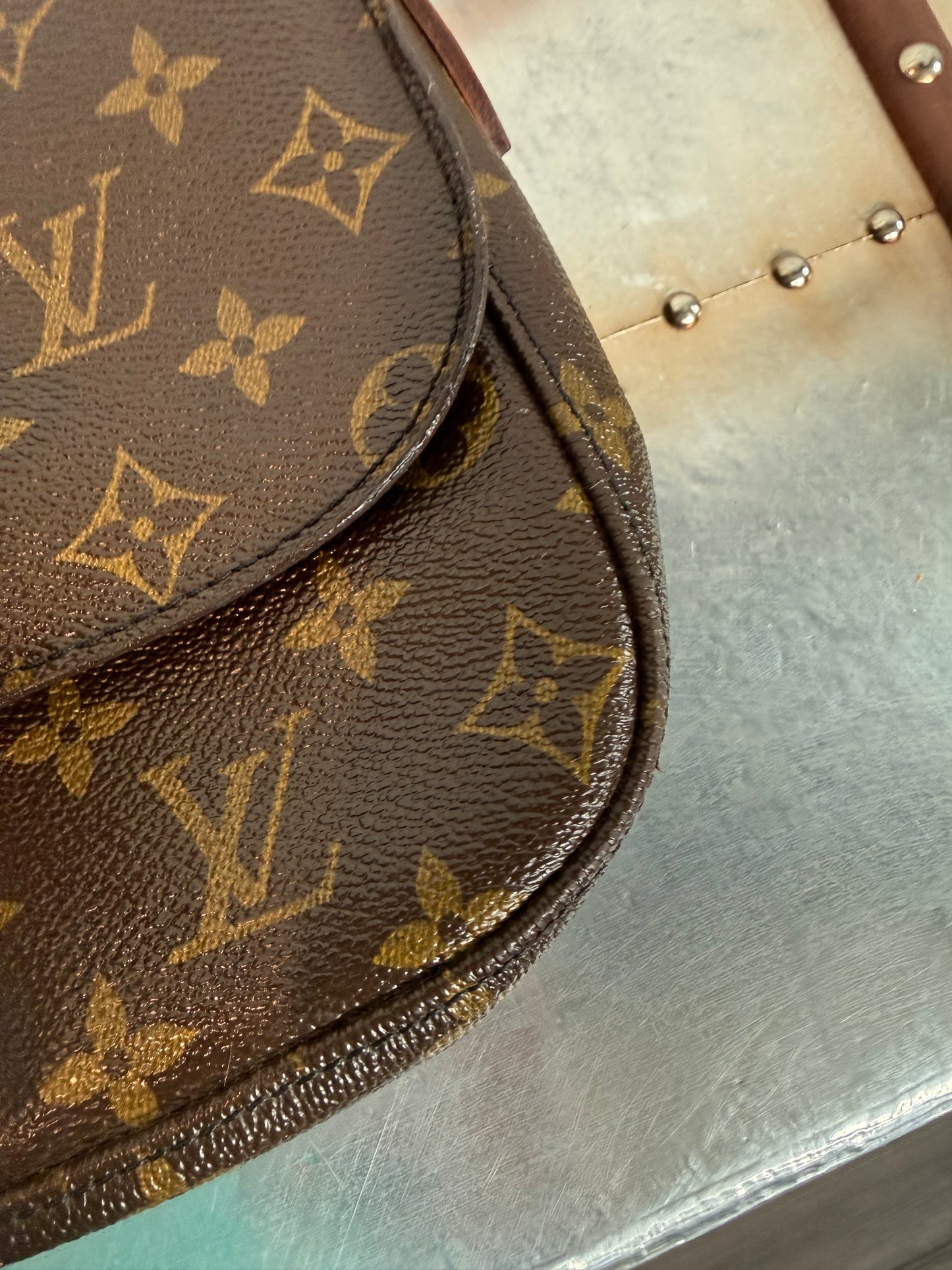 Pre-owned Authentic Louis Vuitton Saint Cloud MM Monogram Shoulder / Crossbody Bag