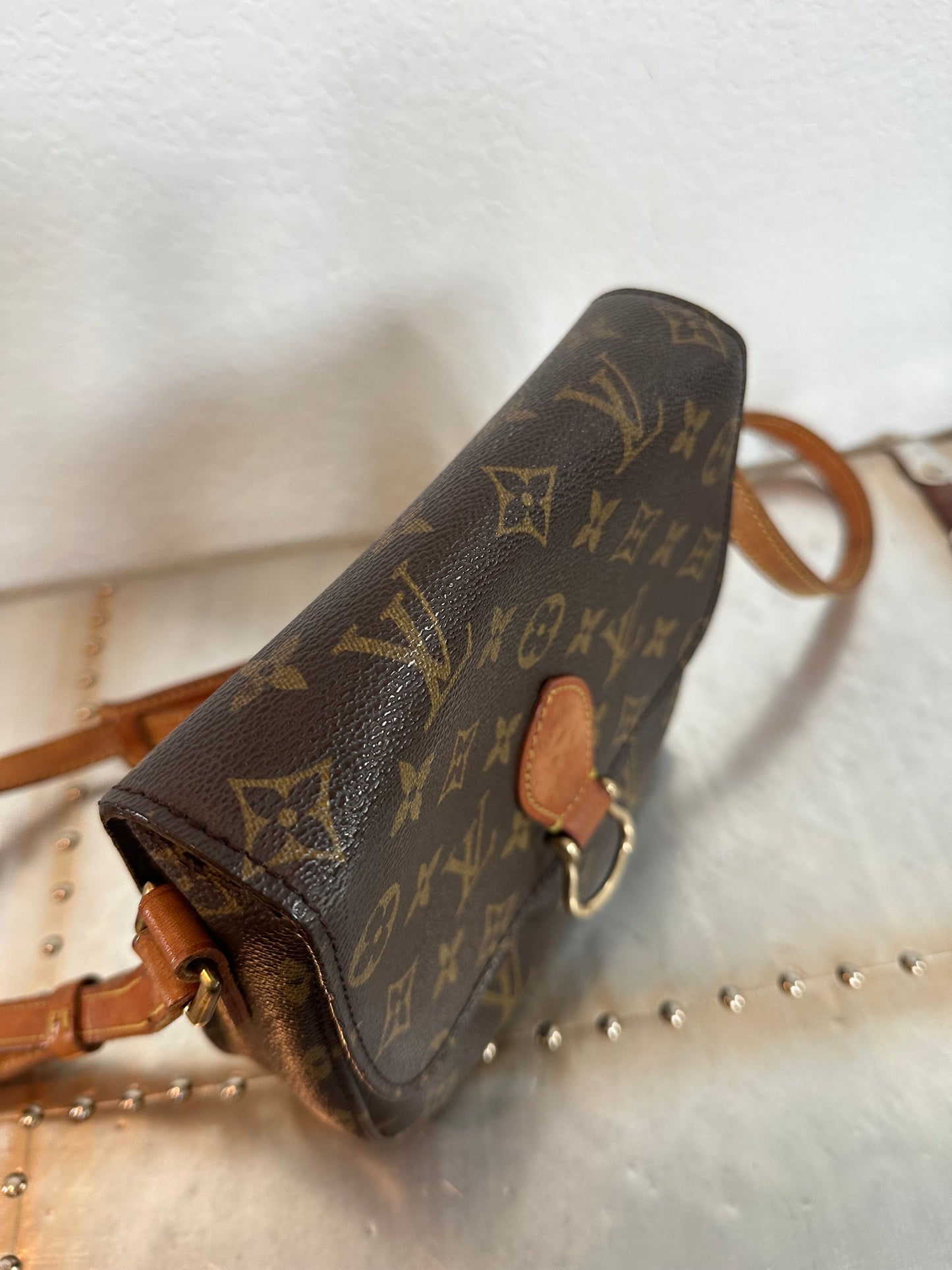 Pre-owned Authentic Louis Vuitton Saint Cloud MM Monogram Shoulder / Crossbody Bag