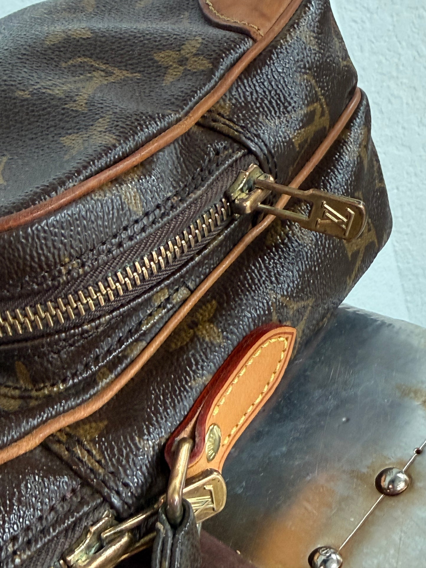 Pre-owned Authentic Louis Vuitton Amazon Monogram Crossbody Bag