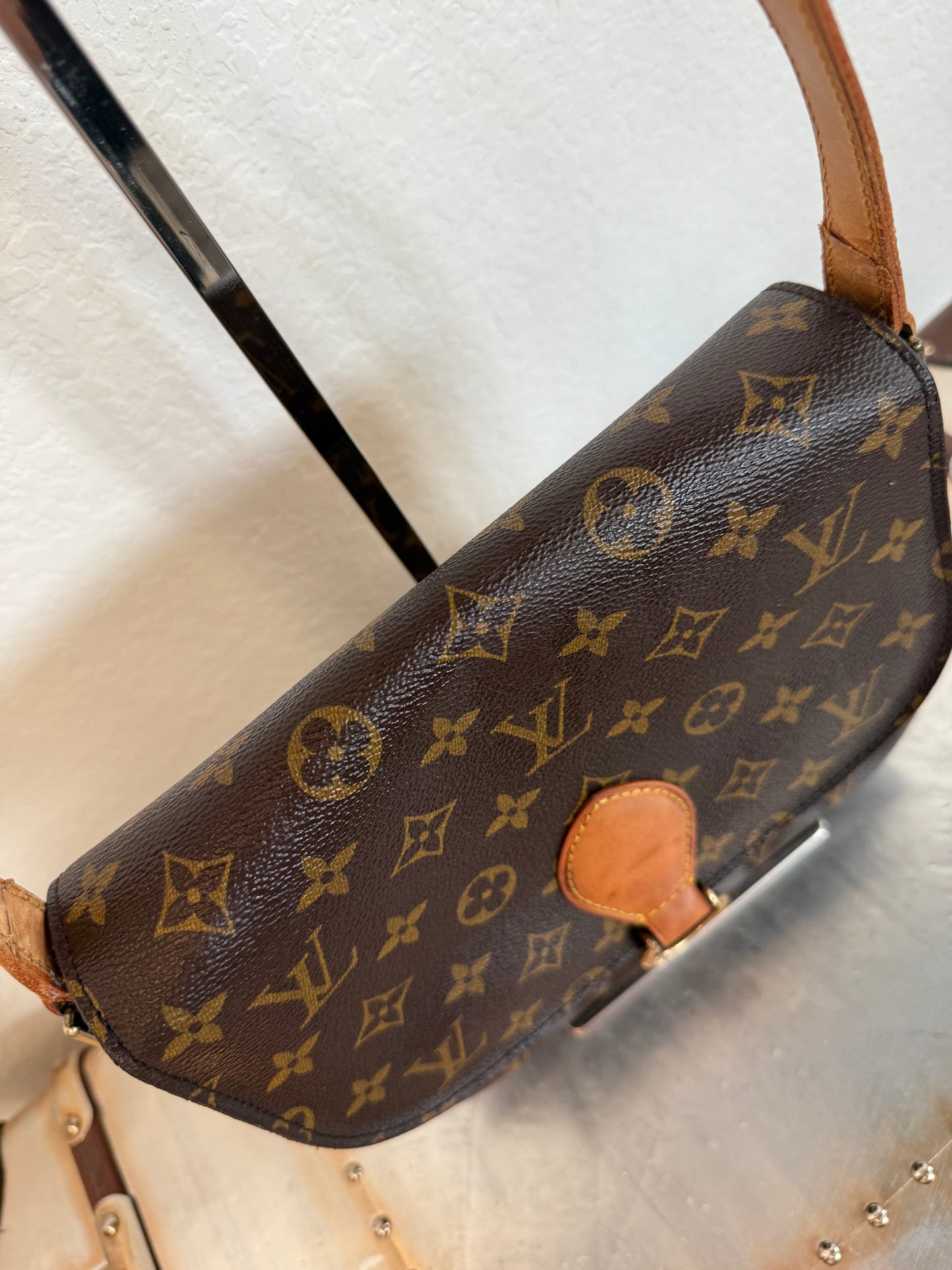 Pre-owned Authentic Louis Vuitton Saint Cloud GM Monogram Crossbody Bag