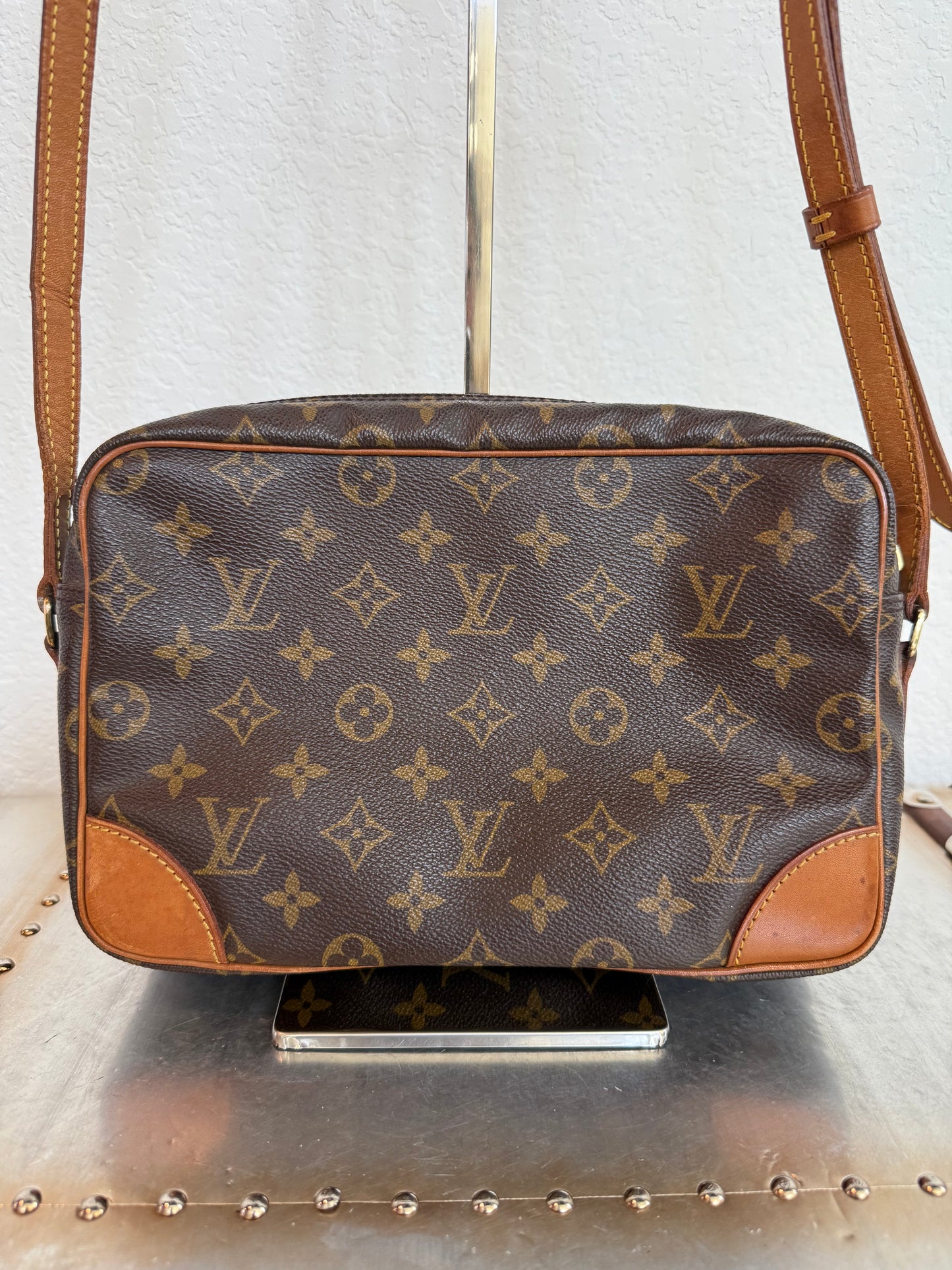 Pre-owned Authentic Louis Vuitton Trocadero 27 Monogram Crossbody Bag