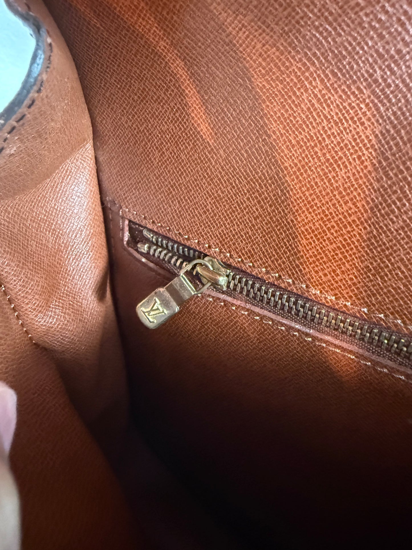 Pre-owned Authentic Louis Vuitton Saint Cloud GM Monogram Crossbody Bag