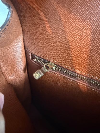 Pre-owned Authentic Louis Vuitton Saint Cloud GM Monogram Crossbody Bag