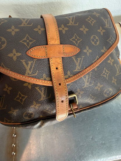 Pre-owned Authentic Louis Vuitton Saumur 30 Monogram Crossbody Bag