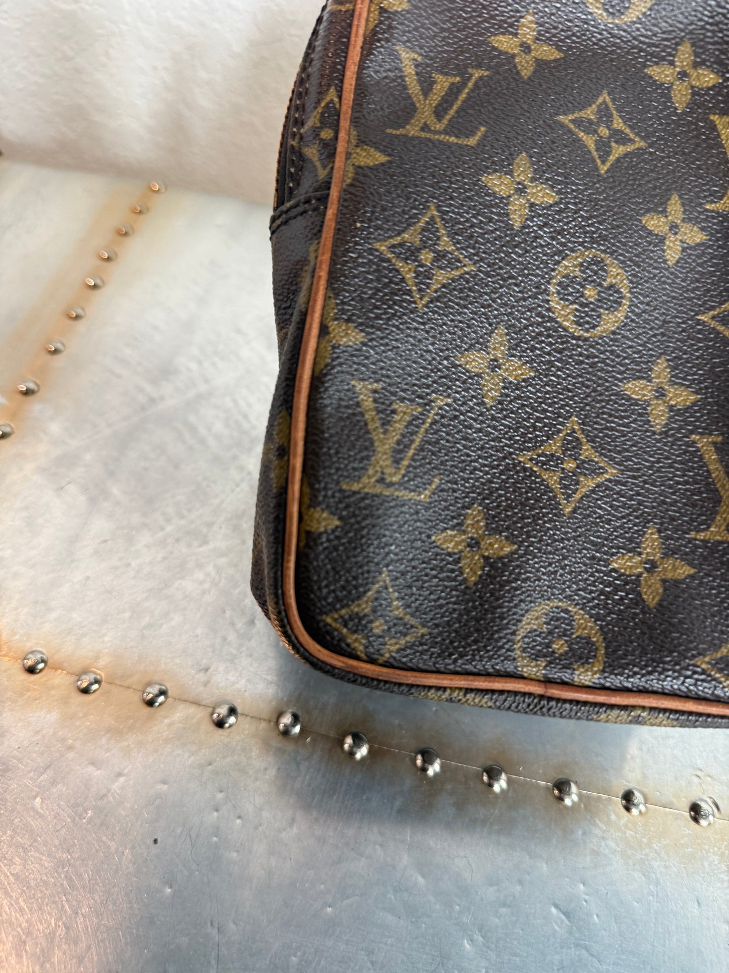 Pre-owned Louis Vuitton Mini Amazon Monogram Crossbody Bag