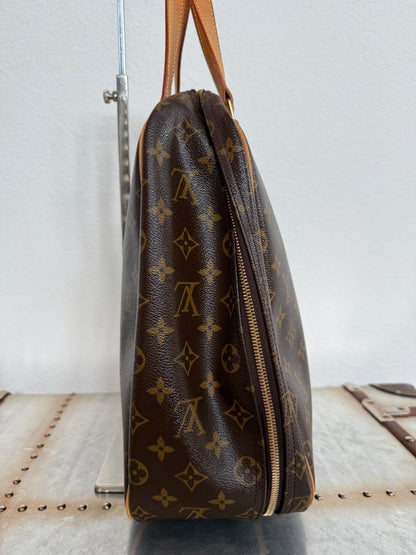 Pre-owned Authentic Louis Vuitton Excursion Monogram Handbag