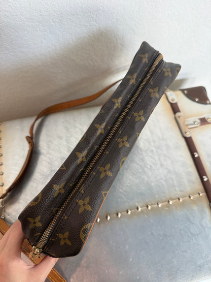 Pre-owned Louis Vuitton Trocadero 30 Monogram Shoulder / Crossbody Bag