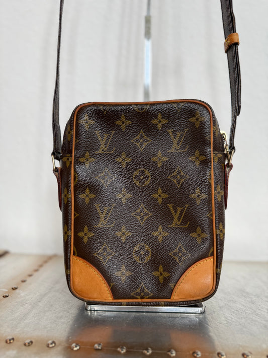 Pre-owned Authentic Louis Vuitton Amazon Monogram Crossbody Bag