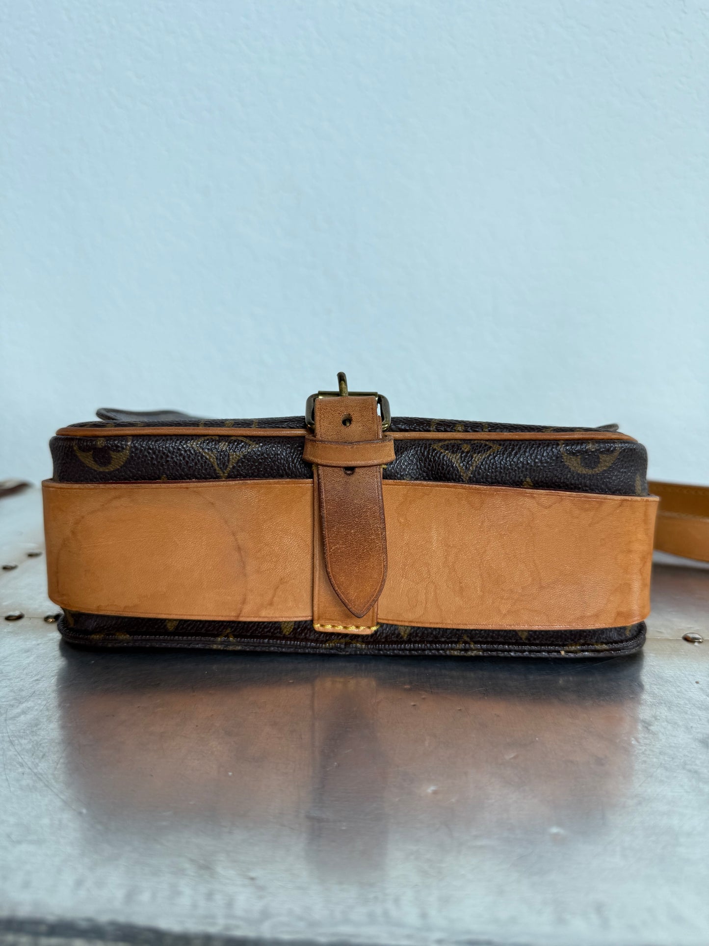 Pre-owned Louis Vuitton Cartouchiere MM Monogram Shoulder / Crossbody Bag