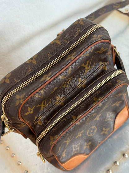 Pre-owned Authentic Louis Vuitton Amazon Monogram Crossbody Bag