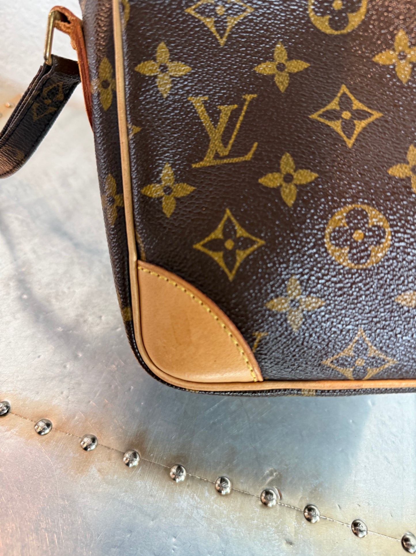 Pre-owned Authentic Louis Vuitton Amazon Monogram Crossbody Bag
