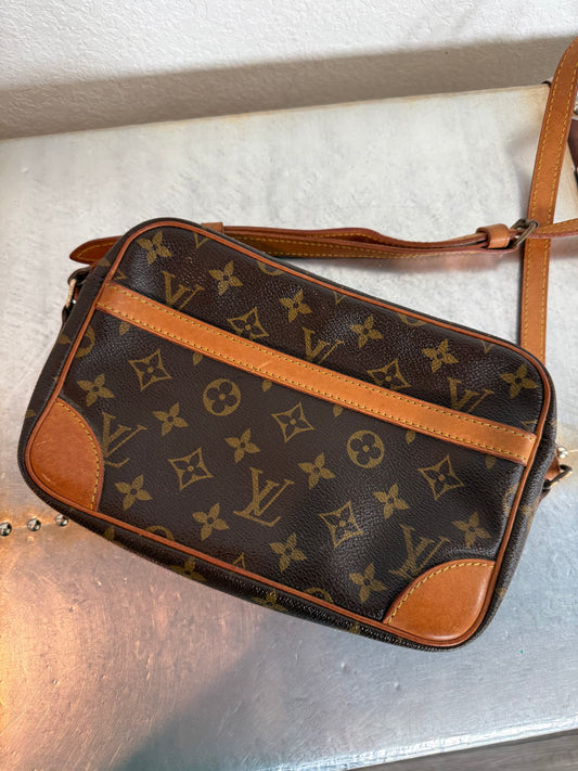 Pre-owned Authentic Louis Vuitton Trocadero 27 Monogram Crossbody Bag