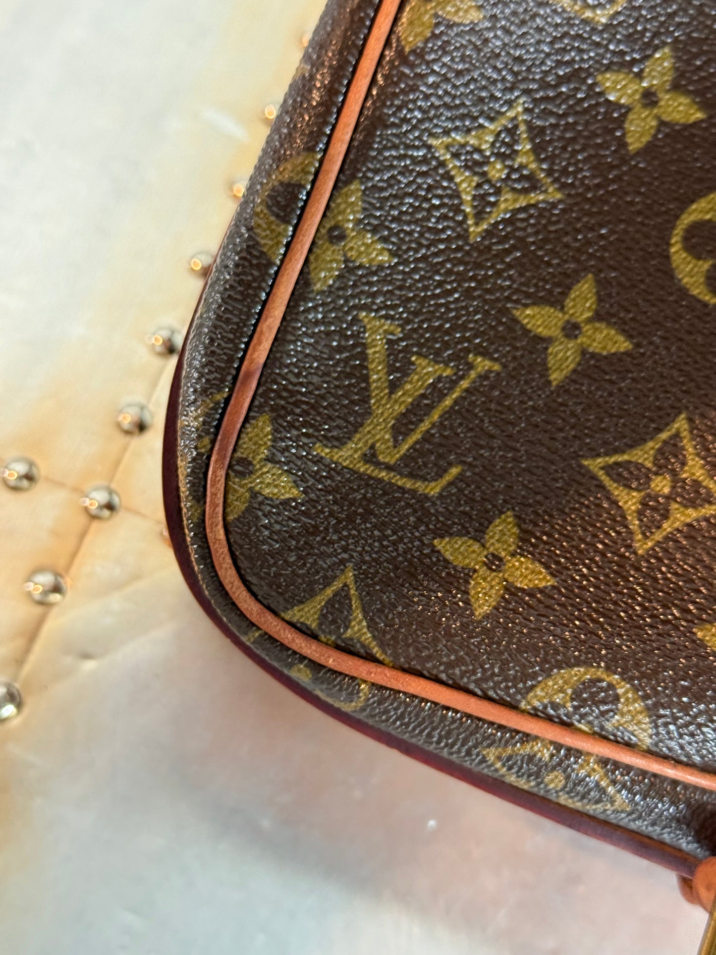 Pre-owned Louis Vuitton Cartouchiere MM Monogram Shoulder / Crossbody Bag