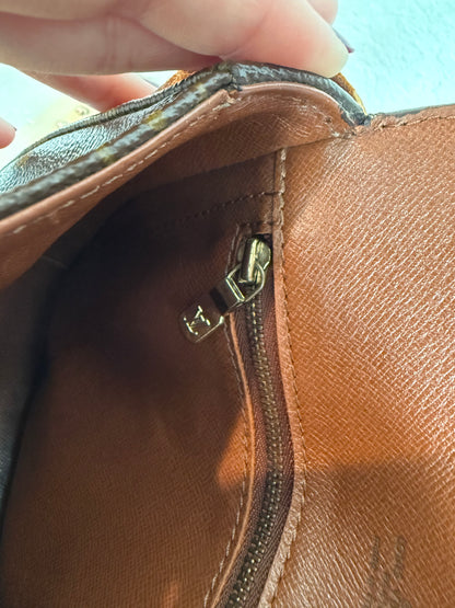 Pre-owned Authentic Louis Vuitton Chantilly PM Monogram Crossbody Bag