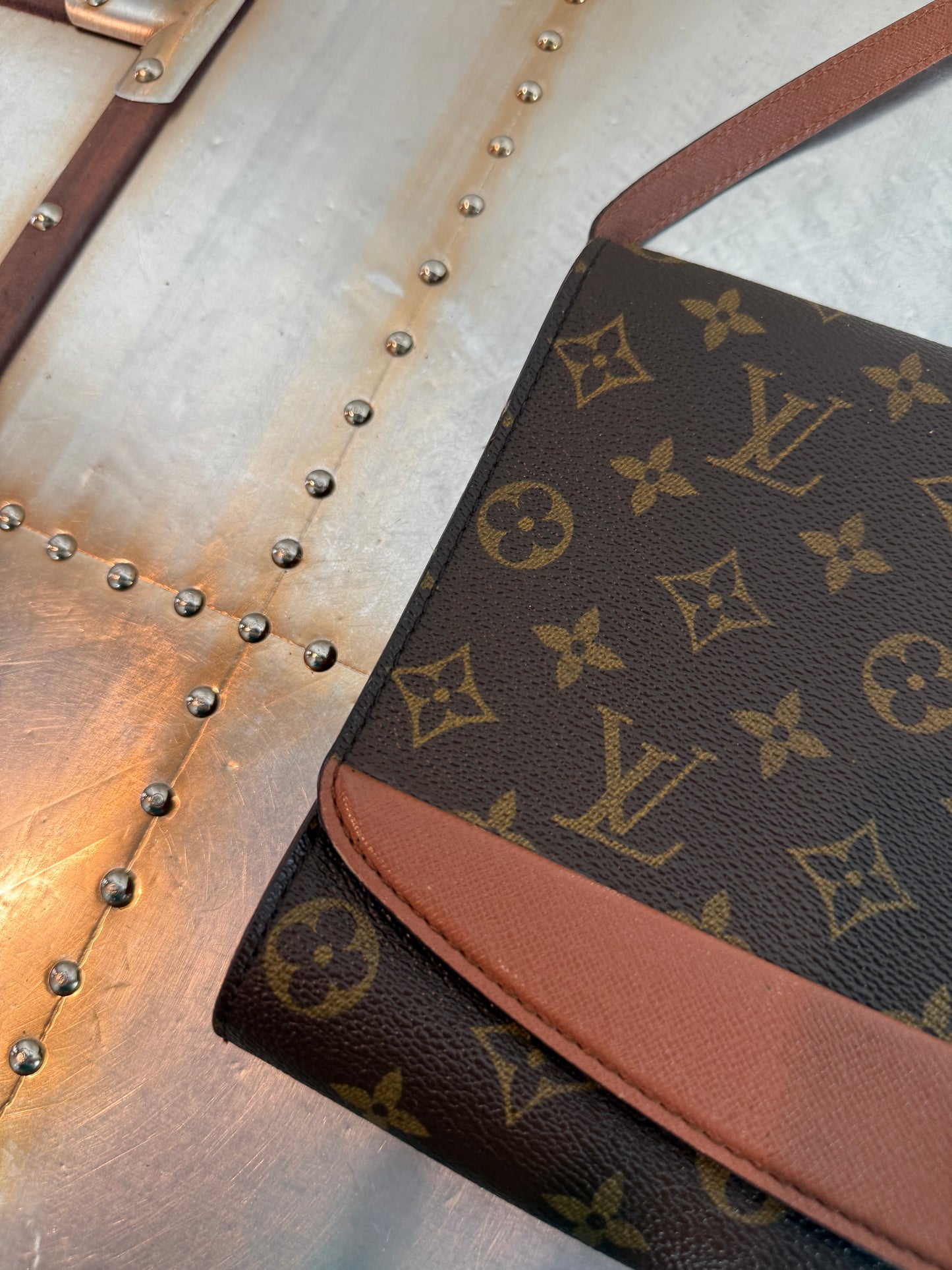 Pre-owned Authentic Louis Vuitton Bordeaux 27 2-Way Clutch / Shoulder Bag