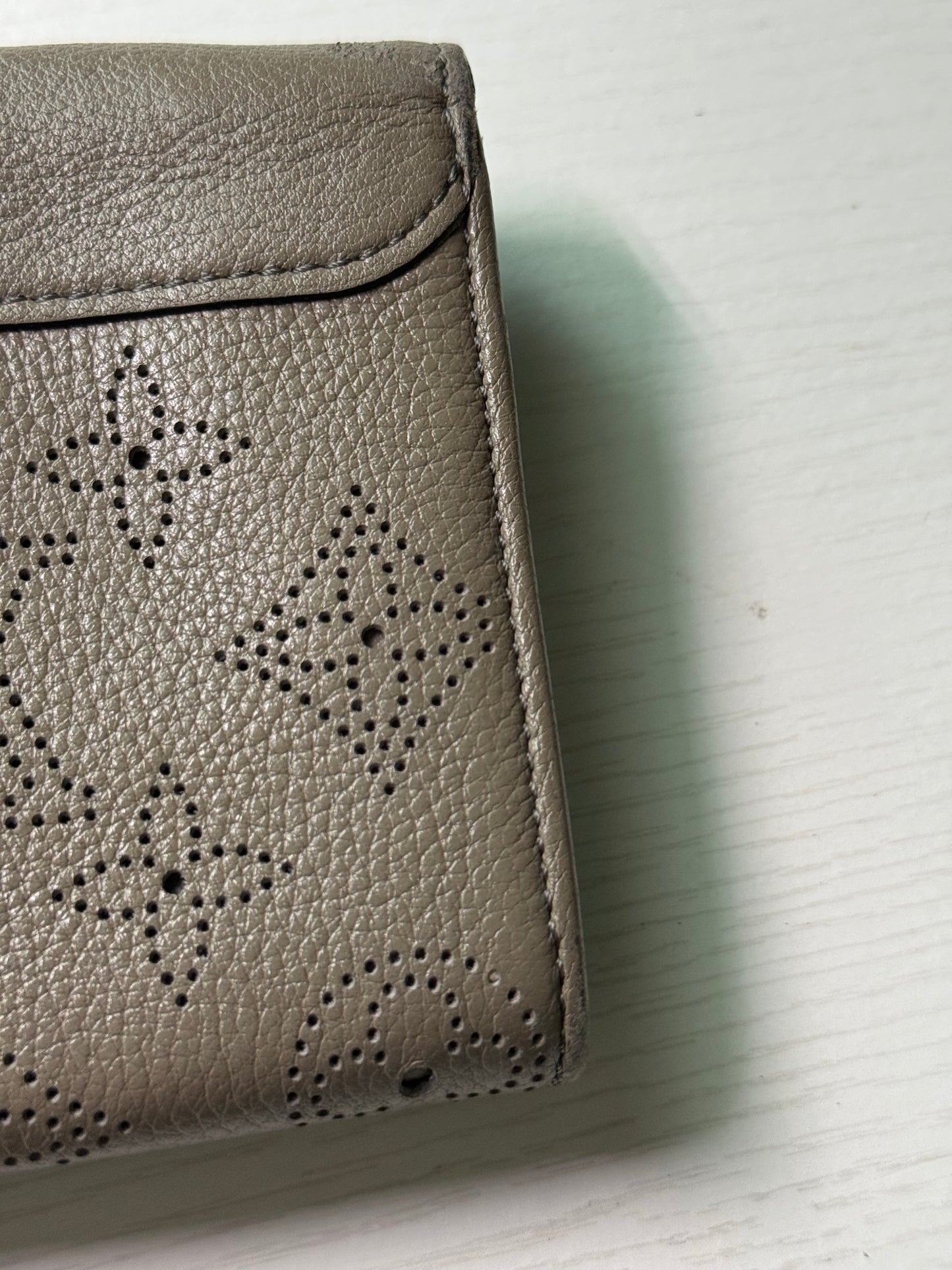 Pre-owned Authentic Louis Vuitton Mahina Amelia long Wallet