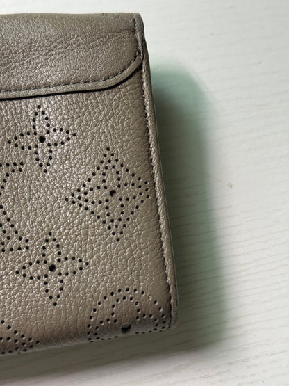 Pre-owned Authentic Louis Vuitton Mahina Amelia long Wallet