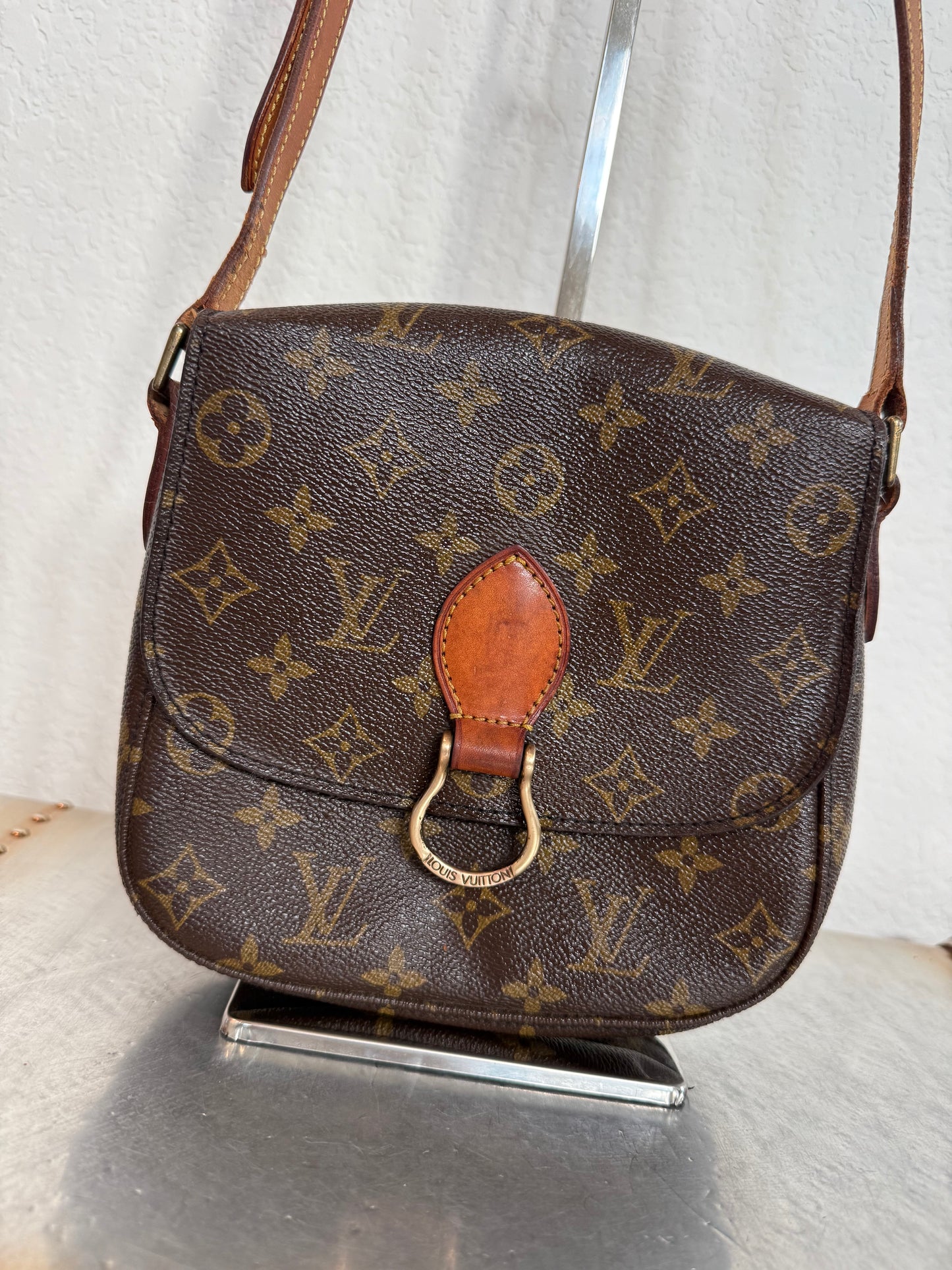 Pre-owned Authentic Louis Vuitton Saint Cloud MM Monogram Shoulder / Crossbody Bag