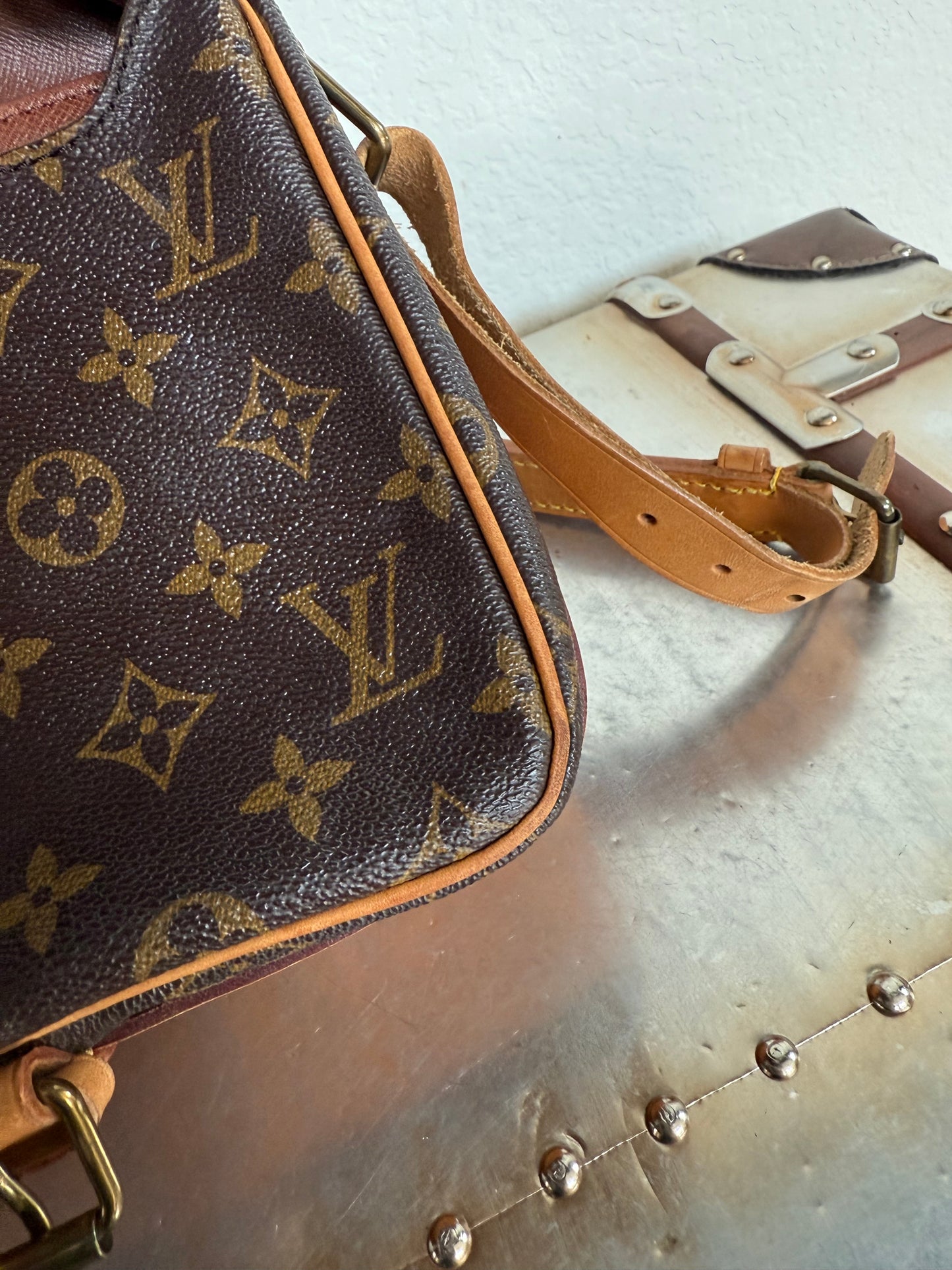 Pre-owned Louis Vuitton Cartouchiere MM Monogram Shoulder / Crossbody Bag