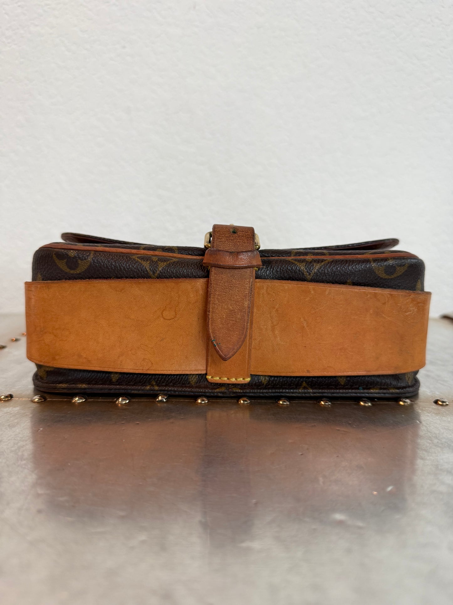 Pre-owned Louis Vuitton Cartouchiere MM Monogram Shoulder / Crossbody Bag