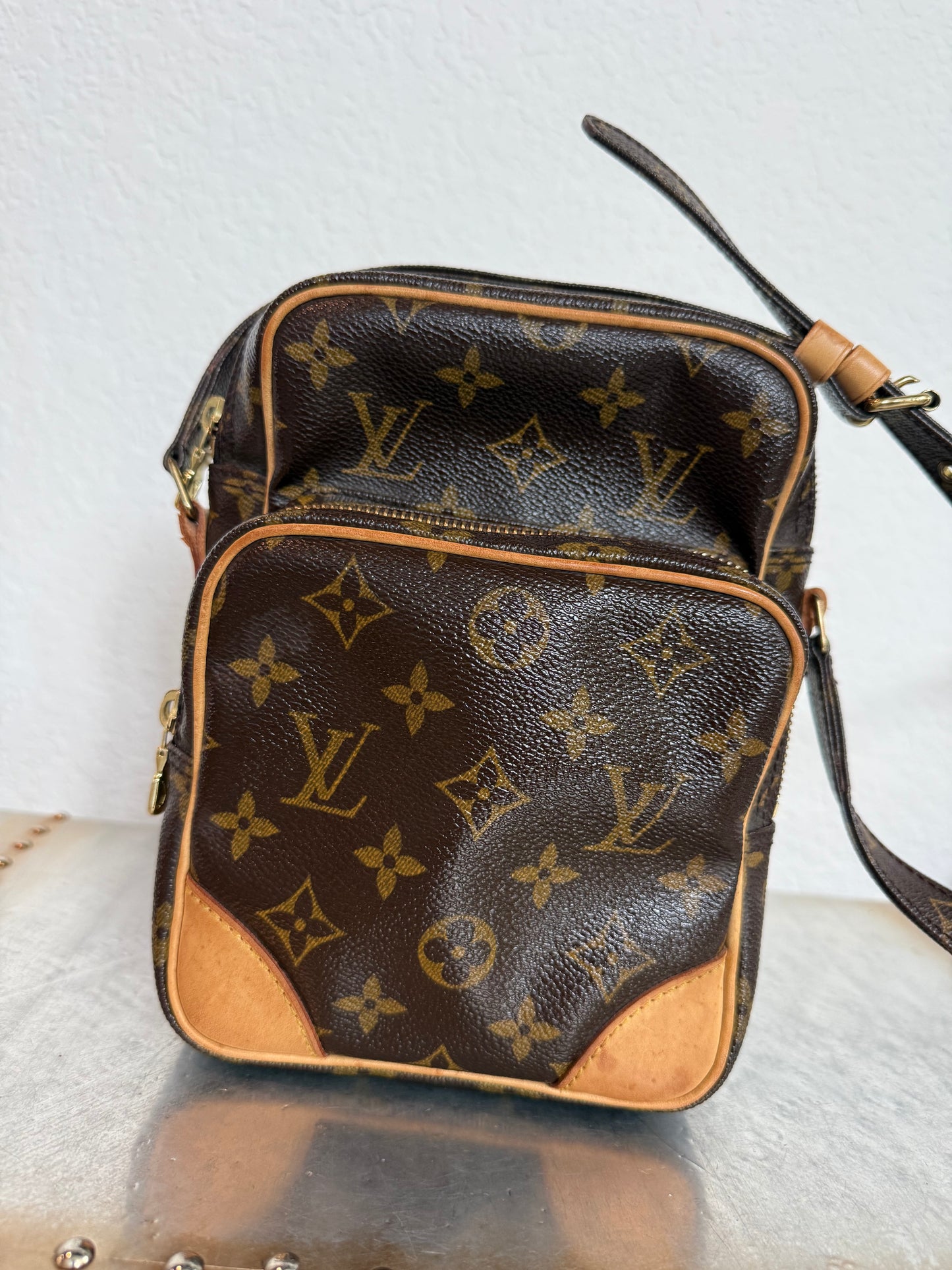 Pre-owned Authentic Louis Vuitton Amazon Monogram Crossbody Bag