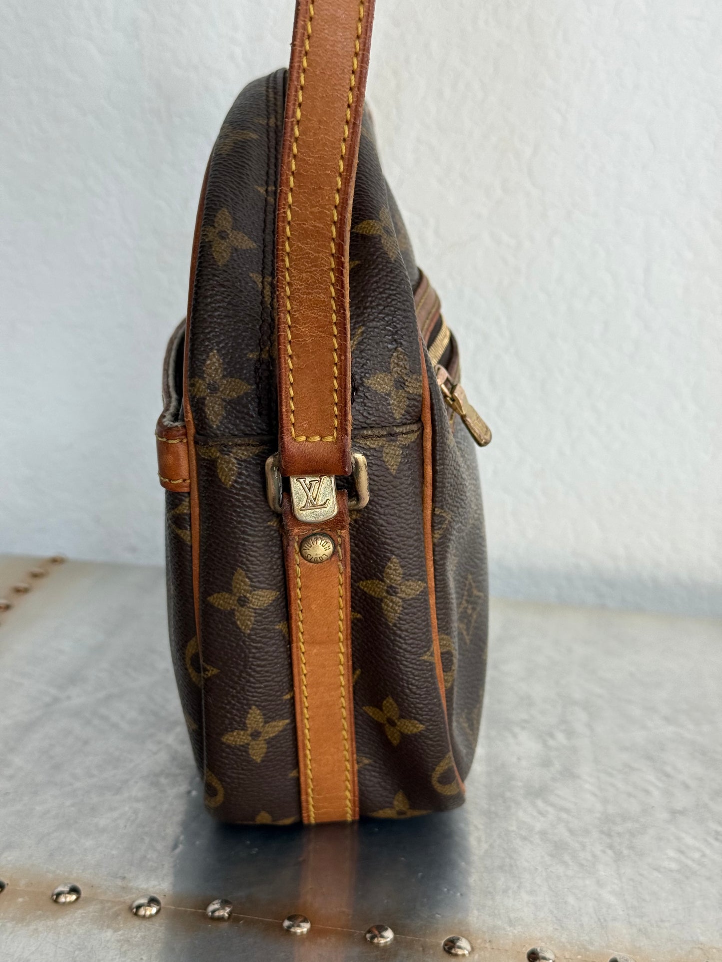 Pre-owned Authentic Louis Vuitton Senlis Monogram Crossbody /Shoulder Bag