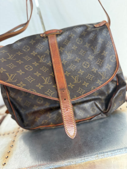 Pre-owned Authentic Louis Vuitton Monogram Saumur 35 Crossbody Bag