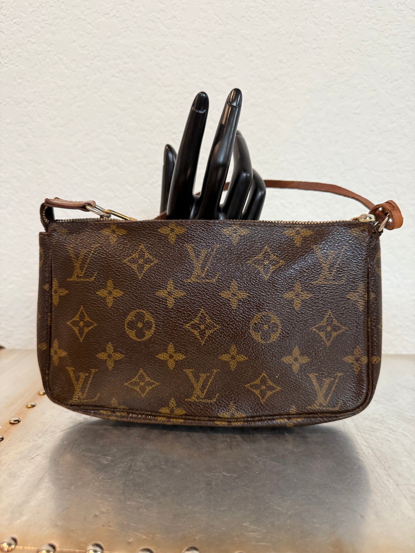 Pre-owned Authentic Louis Vuitton Pochette Accessoires Monogram Shoulder / Handbag