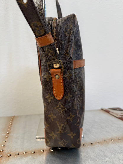 Pre-owned Authentic Louis Vuitton Danube GM Monogram Crossbody Bag