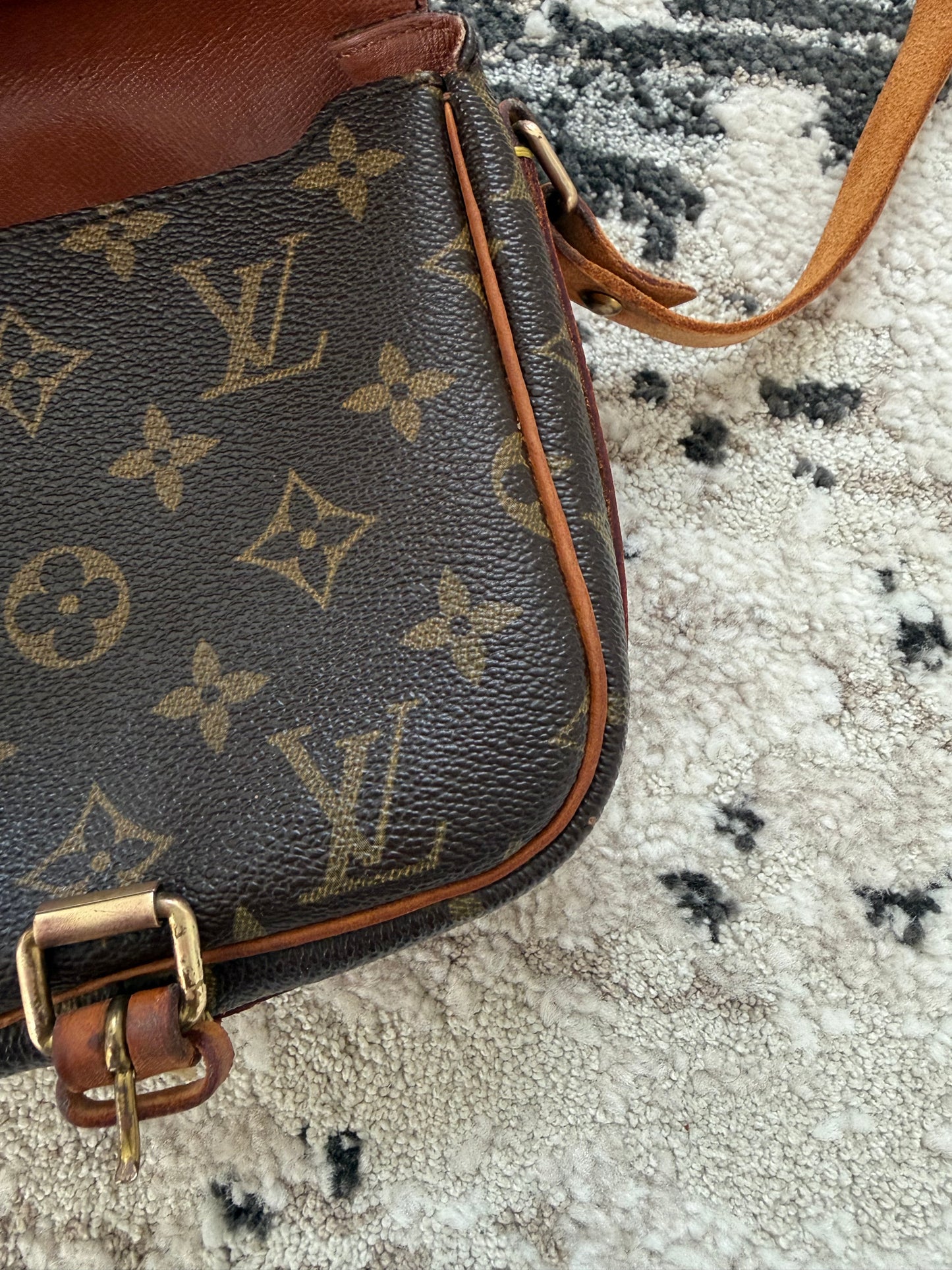 Pre-owned Louis Vuitton Cartouchiere PM Monogram Shoulder / Crossbody Bag