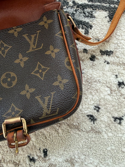 Pre-owned Louis Vuitton Cartouchiere PM Monogram Shoulder / Crossbody Bag