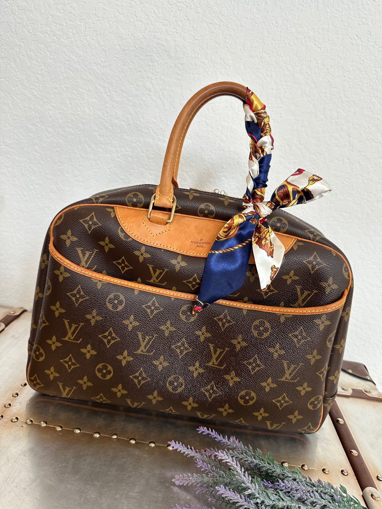 Pre-owned Authentic Louis Vuitton Deauville Monogram Handbag