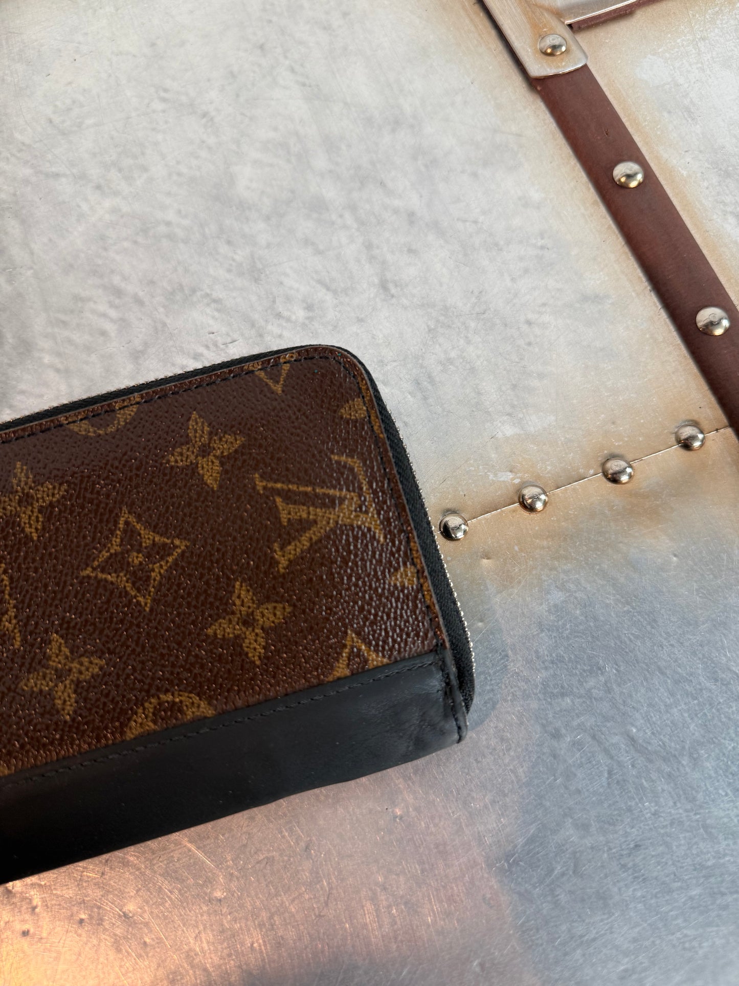Pre-owned Authentic Louis Vuitton Macassar Vertical Zippy Monogram Wallet