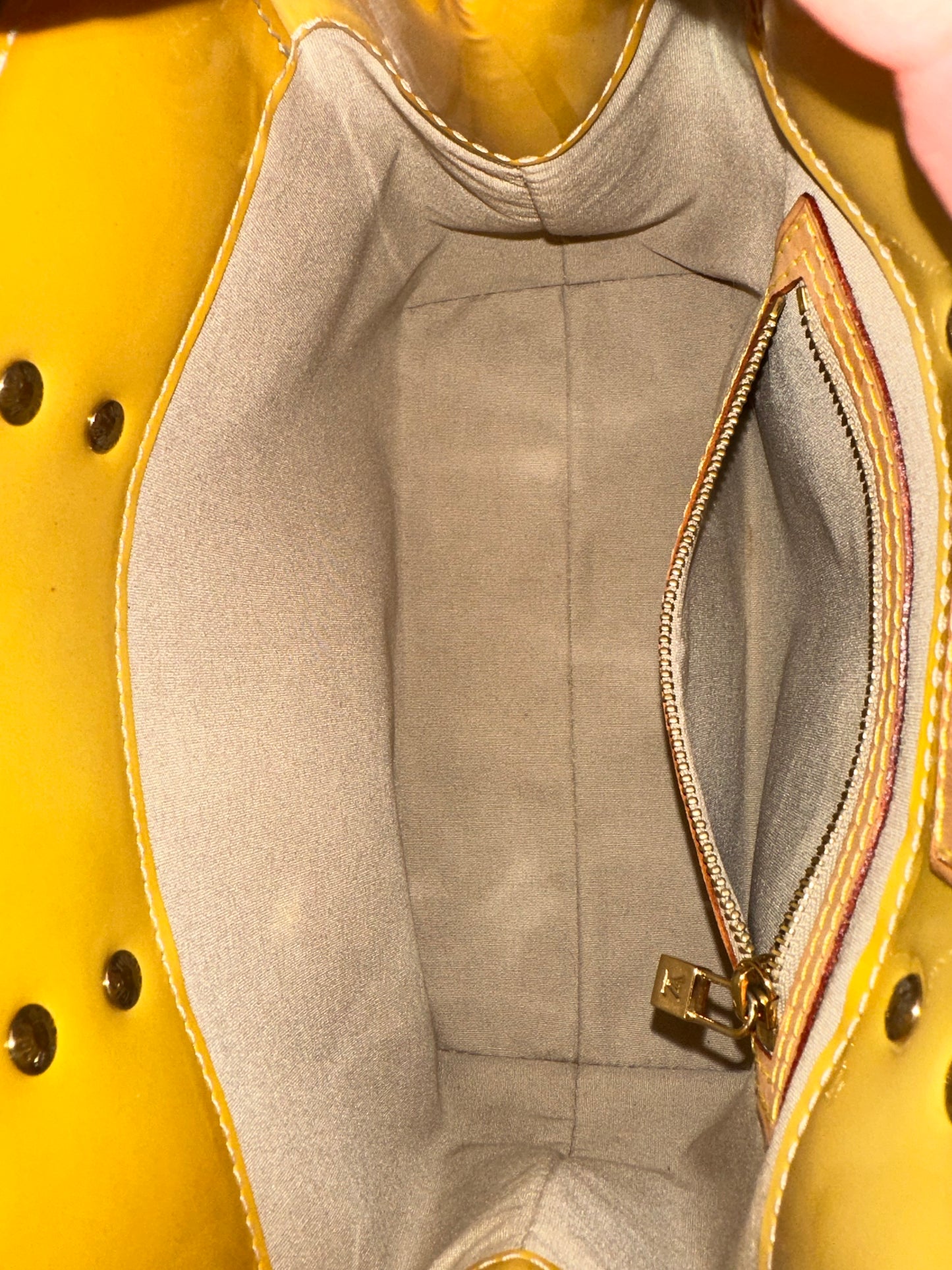 Pre-owned Authentic Louis Vuitton Reade PM Vernis Handbag